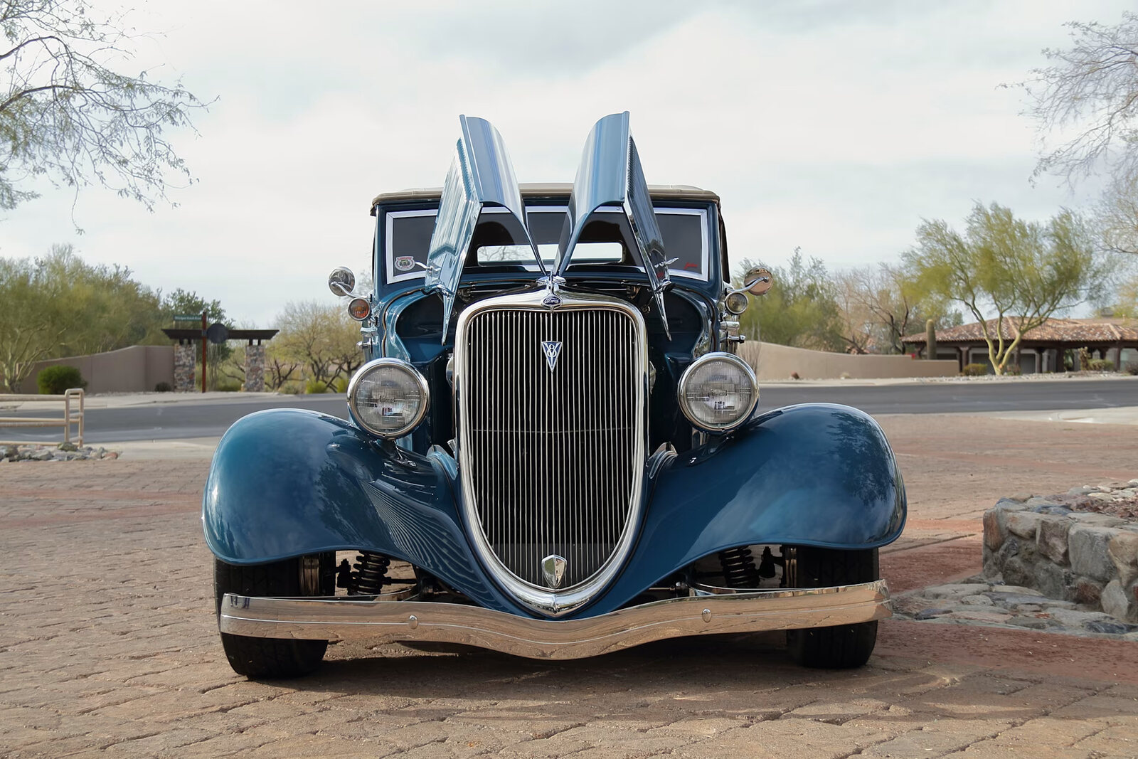 1934 Ford Deluxe Cabriolet, front view with hood side panels raised
