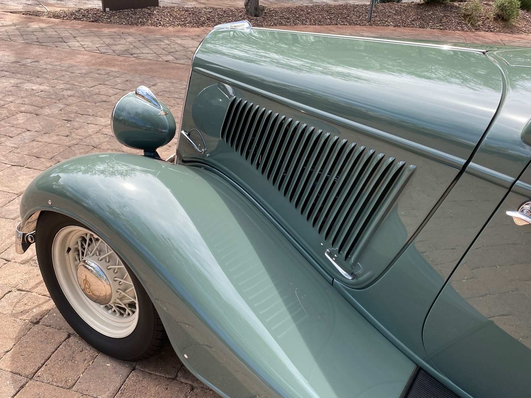 Hood louvers and fender