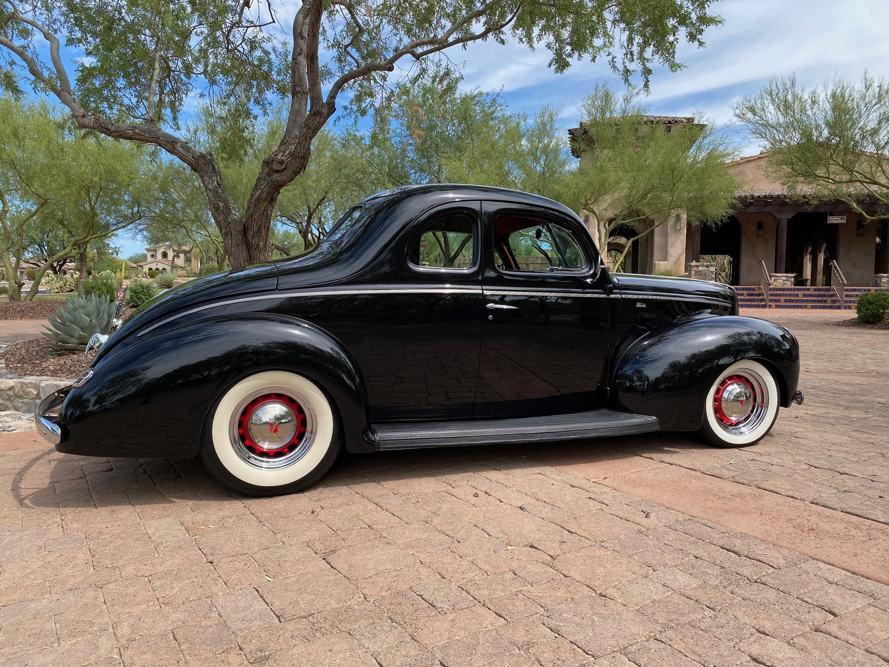 1940 Ford Standard Coupe, side profile