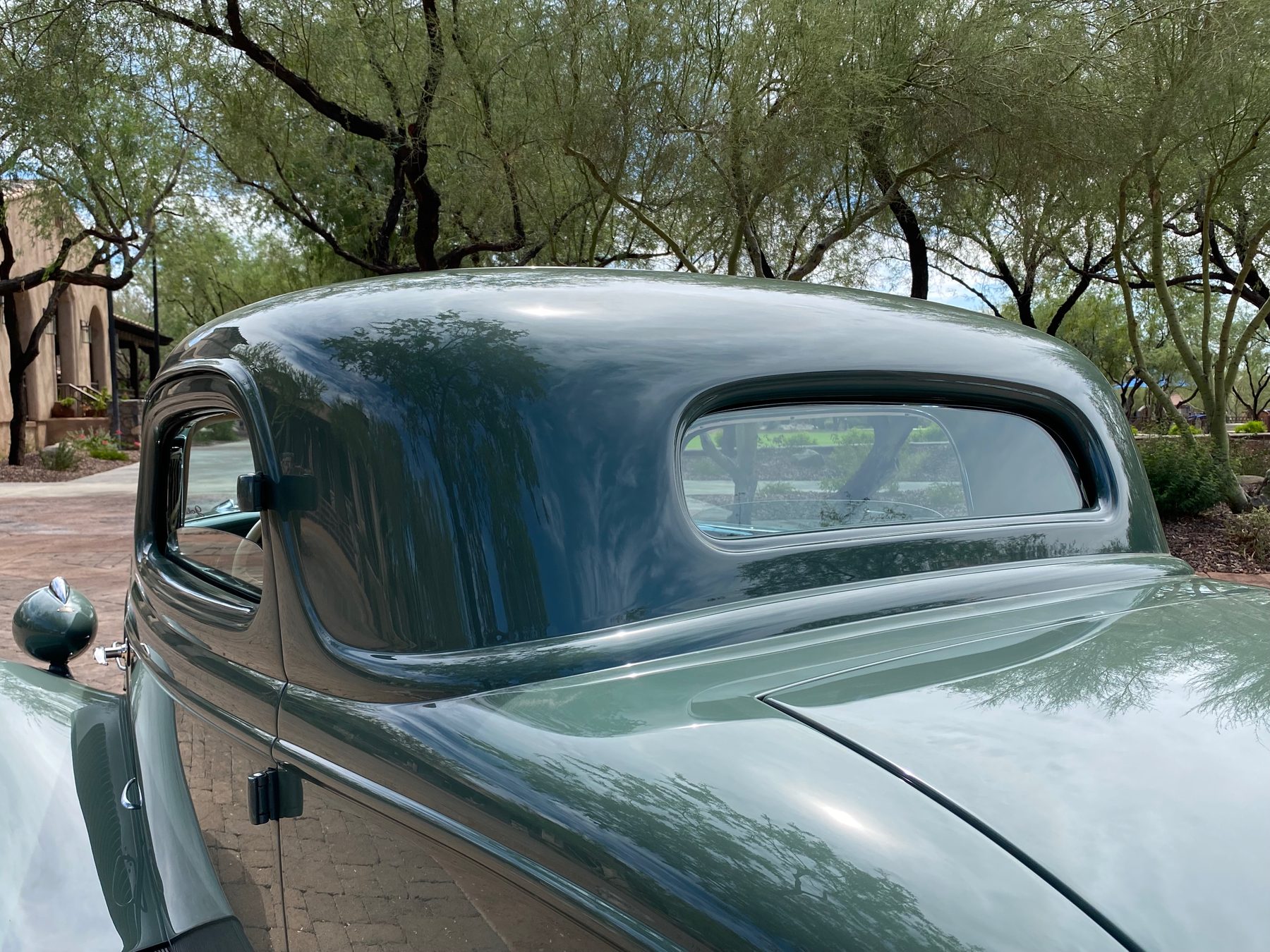 Rear quarter window and roofline