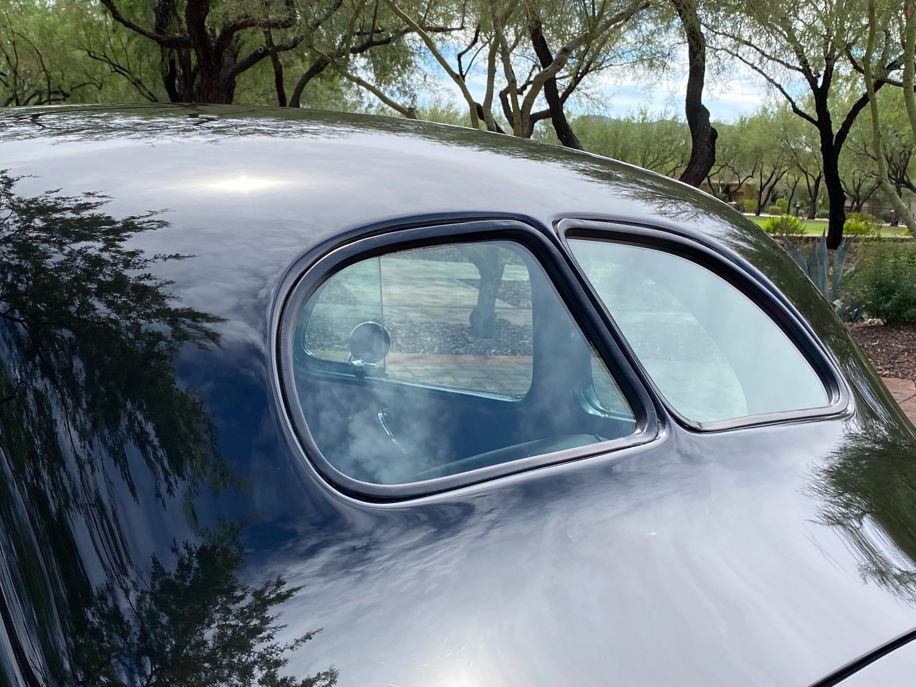 Rear quarter window detail