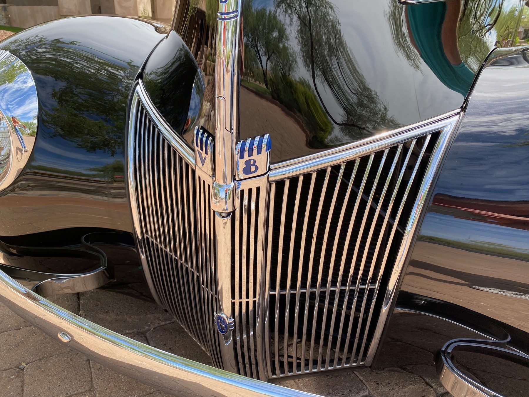Grille detail with V8 badges